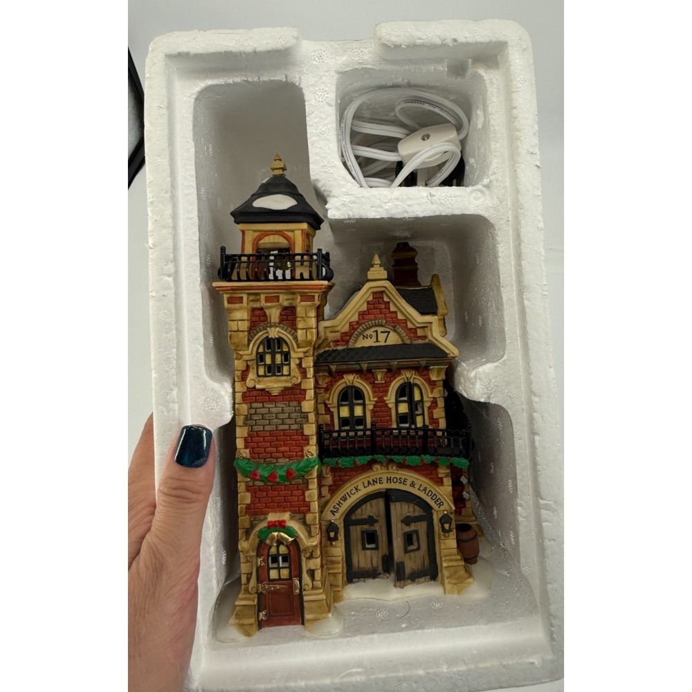 Department 56 Lighted Christmas Village Building Ashwick Lane Hose & Ladder No17 - Picture 2 of 10